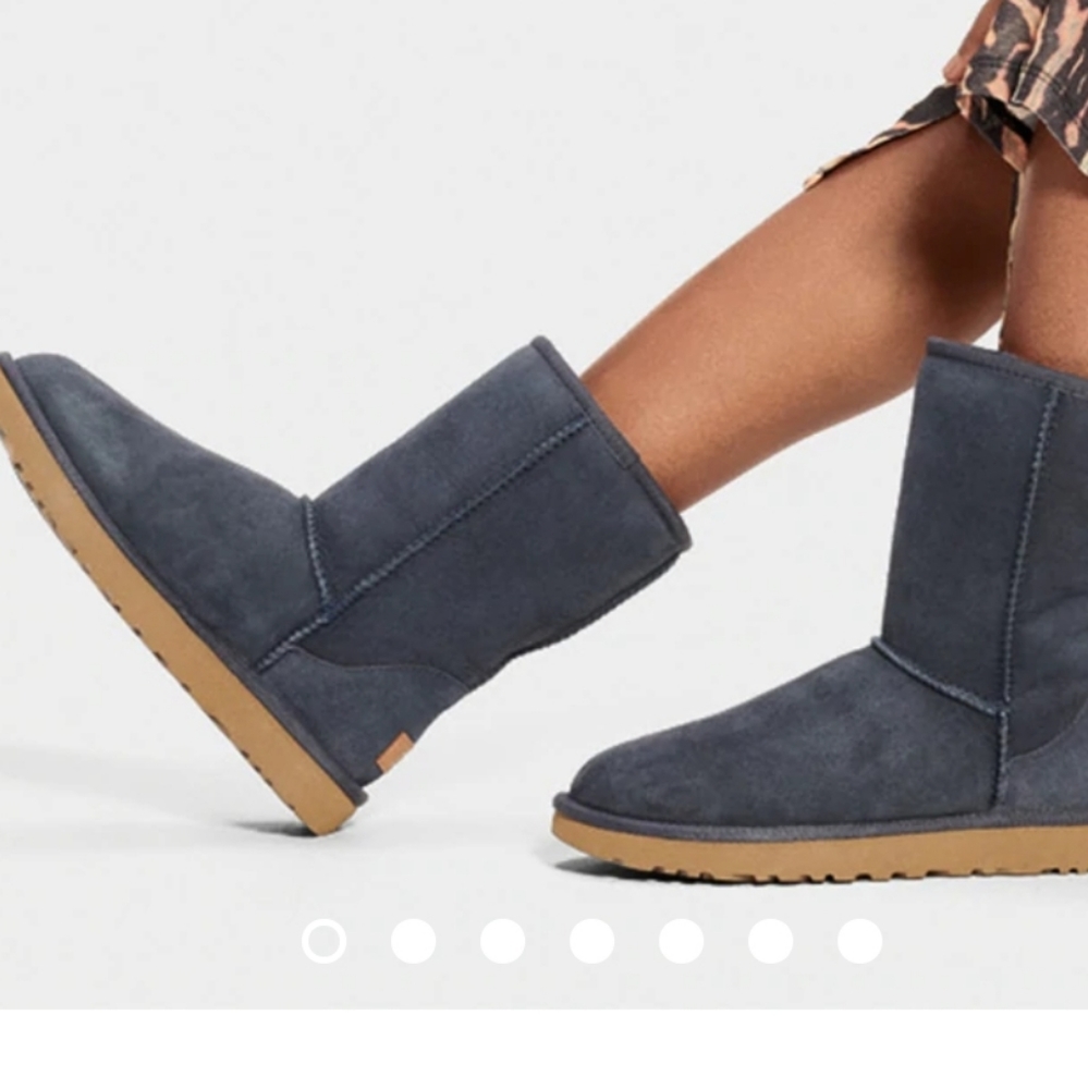 Woman's Ugg boots size 6,7